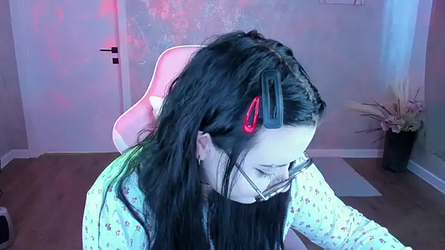 Kira G0ld online show from 04.06.26