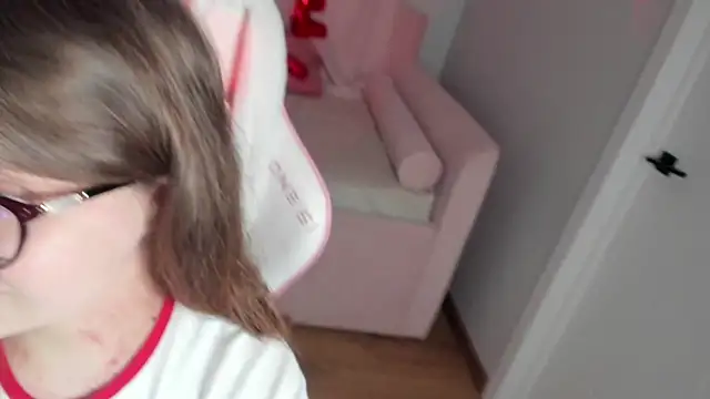 ChloeHalses online show from 02.17.26