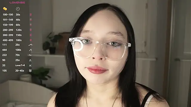 Snapshot of HannaHayles chatting on 02.13.26 HannaHayles online show from 02.13.26