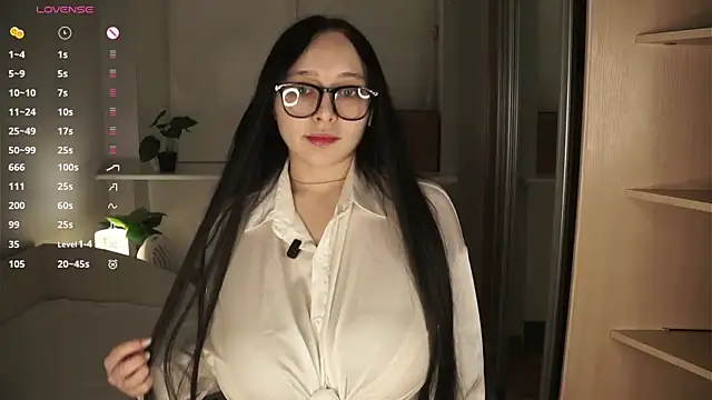 Snapshot of HannaHayles chatting on 03.01.26 HannaHayles online show from 03.01.26