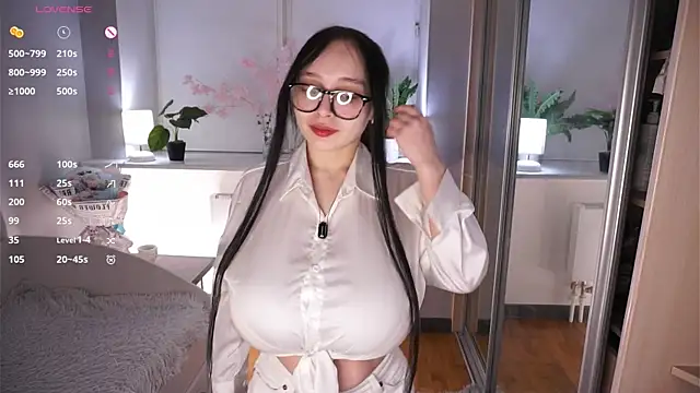 Snapshot of HannaHayles chatting on 03.16.26 HannaHayles online show from 03.16.26