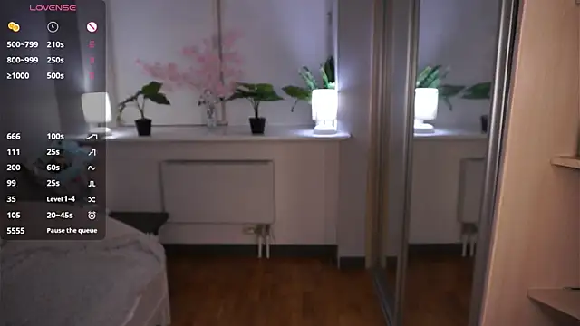 Snapshot of HannaHayles chatting on 04.01.26 HannaHayles online show from 04.01.26