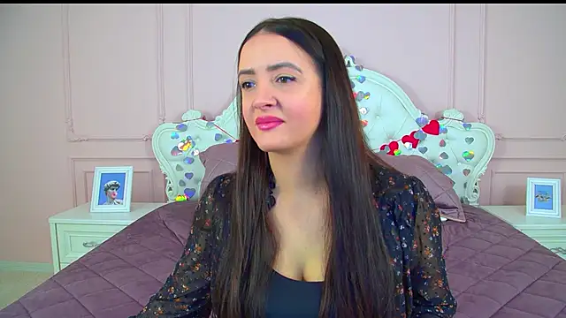 Snapshot of ElinaBellucci chatting on 02.16.26 ElinaBellucci online show from 02.16.26