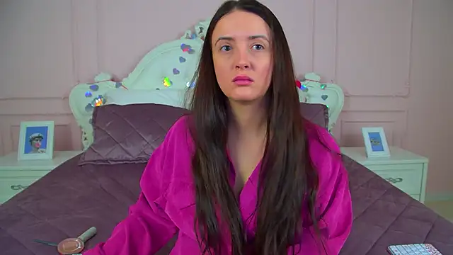 Snapshot of ElinaBellucci chatting on 02.18.26 ElinaBellucci online show from 02.18.26