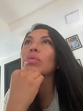 Emma Sanz   online show from 04.10.26