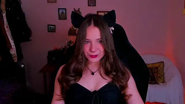 Snapshot of LanaLovely chatting on 06.18.26 LanaLovely online show from 06.18.26