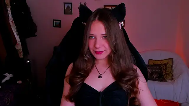 Snapshot of LanaLovely chatting on 06.18.26 LanaLovely online show from 06.18.26