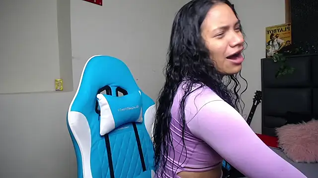 Snapshot of Julieta_Parker chatting on 04.10.26 Julieta Parker online show from 04.10.26