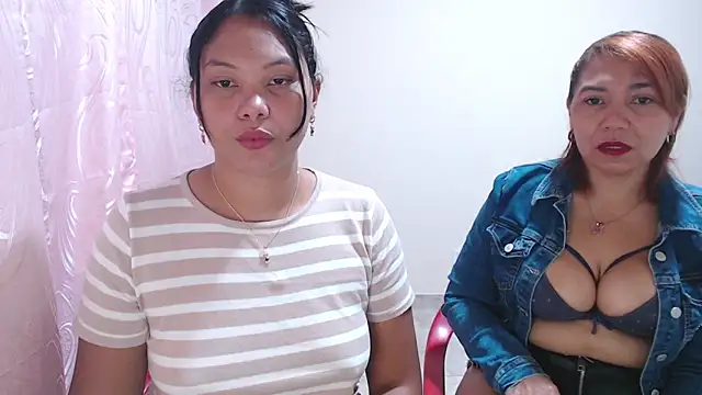 Snapshot of dannamomcerratt chatting on 03.23.26 dannamomcerratt online show from 03.23.26