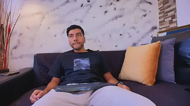 Max Hornye online show from 04.17.26