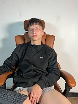 ARON LUXX online show from 04.07.26