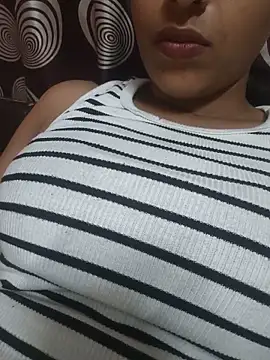 Snapshot of komalsharma99 chatting on 06.05.26 komalsharma99 online show from 06.05.26