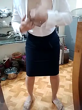 Snapshot of LiilyZi chatting on 02.27.26 LiilyZi online show from 02.27.26