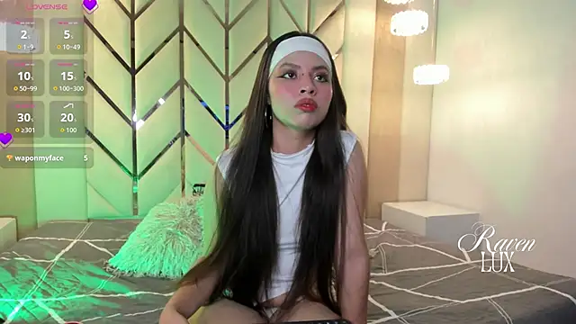 Raven Luxx online show from 04.15.26