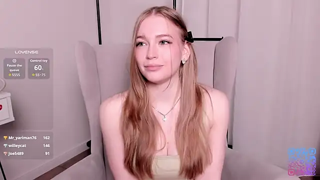 Snapshot of RowenaIanniello chatting on 03.29.26 RowenaIanniello online show from 03.29.26