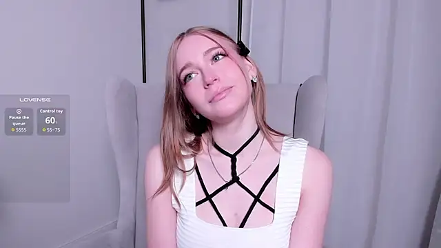 Snapshot of RowenaIanniello chatting on 04.03.26 RowenaIanniello online show from 04.03.26