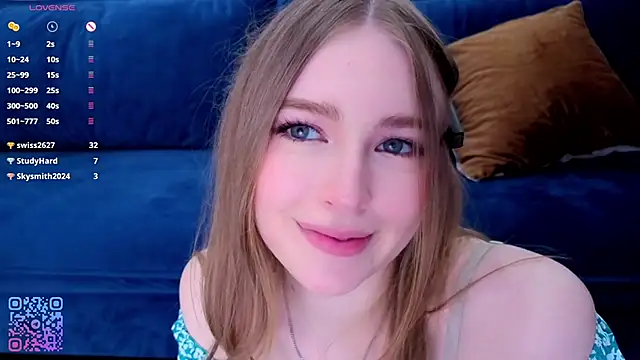 Snapshot of RowenaIanniello chatting on 04.11.26 RowenaIanniello online show from 04.11.26