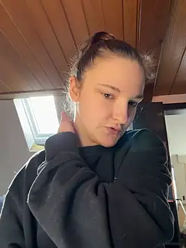 ViviLuu online show from 03.12.26