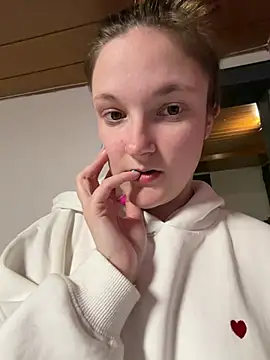 ViviLuu online show from 04.14.26