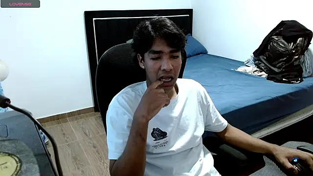 Snapshot of Pedestal_diamant chatting on 02.18.26 Pedestal diamant online show from 02.18.26