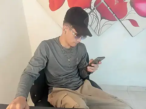Snapshot of Jesshot_bigcock20cm chatting on 07.07.26 Jesshot bigcock20cm online show from 07.07.26