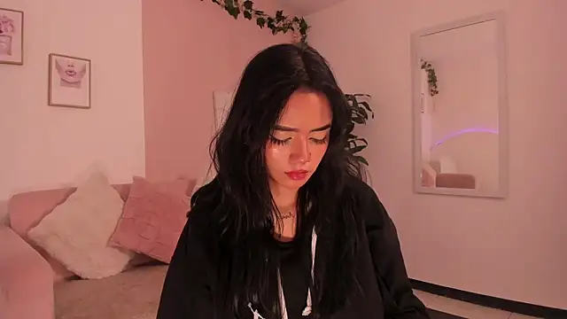 Snapshot of Mila_jenner chatting on 02.19.26 Mila jenner online show from 02.19.26