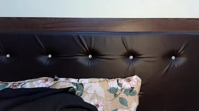 Snapshot of KavyaCurves chatting on 04.15.26 KavyaCurves online show from 04.15.26