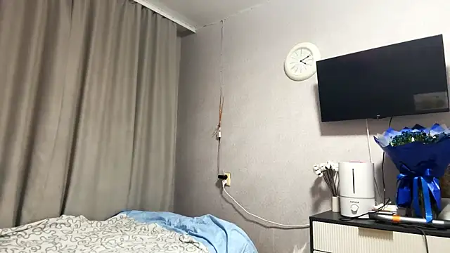 MilaSliger online show from 02.27.26