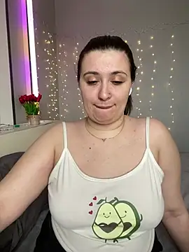 Snapshot of lipsi_vikki chatting on 02.13.26 lipsi vikki online show from 02.13.26