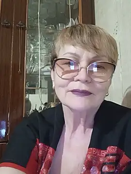 Snapshot of SophieBurns chatting on 06.17.26 SophieBurns online show from 06.17.26