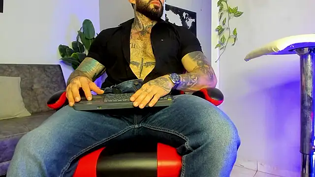 Snapshot of Alessrose chatting on 02.06.26 Alessrose online show from 02.06.26