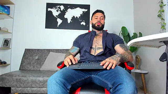 Snapshot of Alessrose chatting on 02.10.26 Alessrose online show from 02.10.26