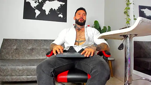 Snapshot of Alessrose chatting on 02.11.26 Alessrose online show from 02.11.26