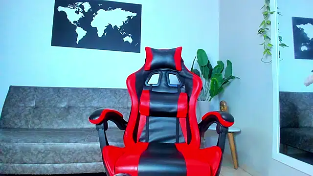 Snapshot of Alessrose chatting on 02.14.26 Alessrose online show from 02.14.26