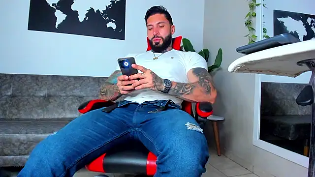 Snapshot of Alessrose chatting on 02.19.26 Alessrose online show from 02.19.26