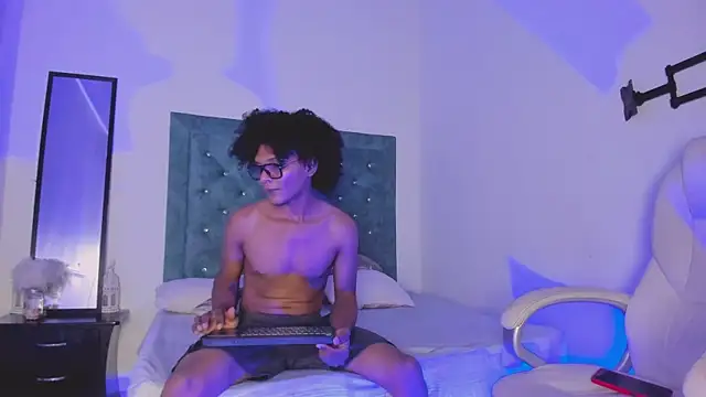 Snapshot of LatinoDark chatting on 03.03.26 LatinoDark online show from 03.03.26