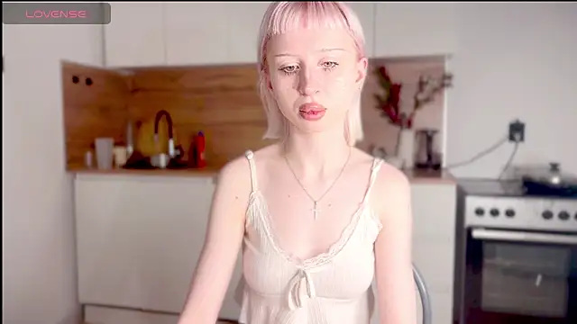 Snapshot of MikaPink chatting on 03.01.26 MikaPink online show from 03.01.26