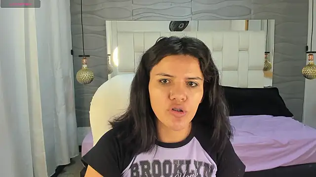 Thaliaa Lopez online show from 02.17.26