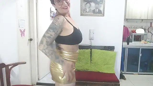 Snapshot of Charlotte_gray_ chatting on 05.10.26 Charlotte gray online show from 05.10.26