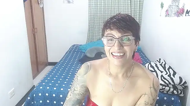 Snapshot of Charlotte_gray_ chatting on 05.16.26 Charlotte gray online show from 05.16.26