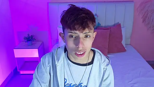 Snapshot of _camilo_ortiz chatting on 05.19.26 camilo ortiz online show from 05.19.26