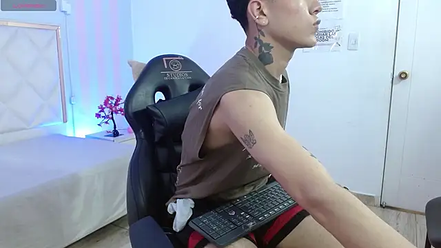 Snapshot of estefan_tay chatting on 02.09.26 estefan tay online show from 02.09.26