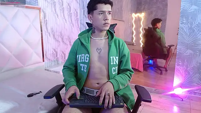 Snapshot of estefan_tay chatting on 02.09.26 estefan tay online show from 02.09.26