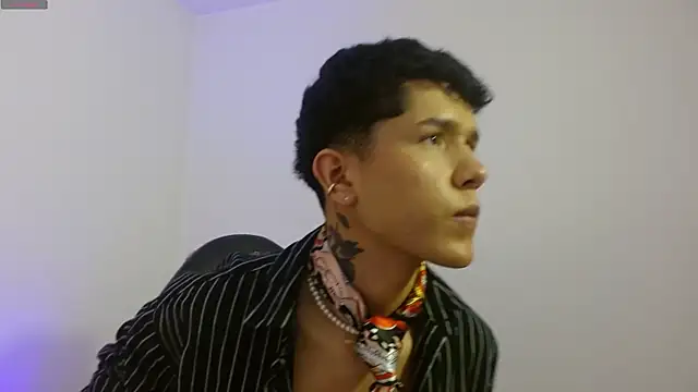 Snapshot of estefan_tay chatting on 02.16.26 estefan tay online show from 02.16.26