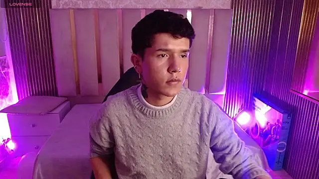 Snapshot of estefan_tay chatting on 02.20.26 estefan tay online show from 02.20.26