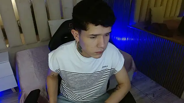 Snapshot of estefan_tay chatting on 02.28.26 estefan tay online show from 02.28.26