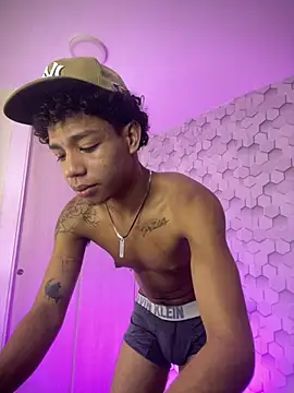 Snapshot of 777_dmz_ chatting on 02.21.26 777 dmz online show from 02.21.26