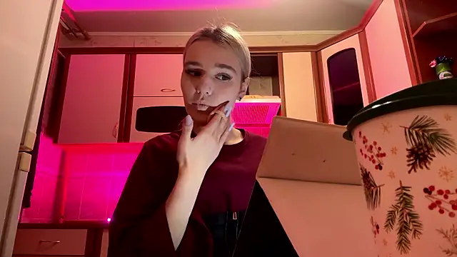 MiaBerlateen online show from 02.18.26