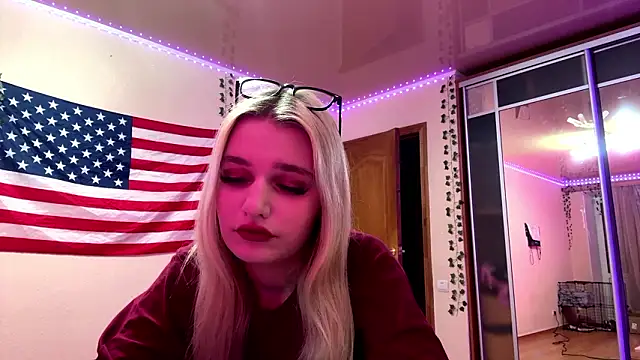 MiaBerlateen online show from 03.02.26