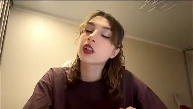 Snapshot of ElliKrovel chatting on 02.11.26 ElliKrovel online show from 02.11.26